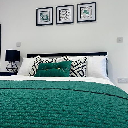 Stylish Studio Apartment In Centre Of St Clears Εξωτερικό φωτογραφία