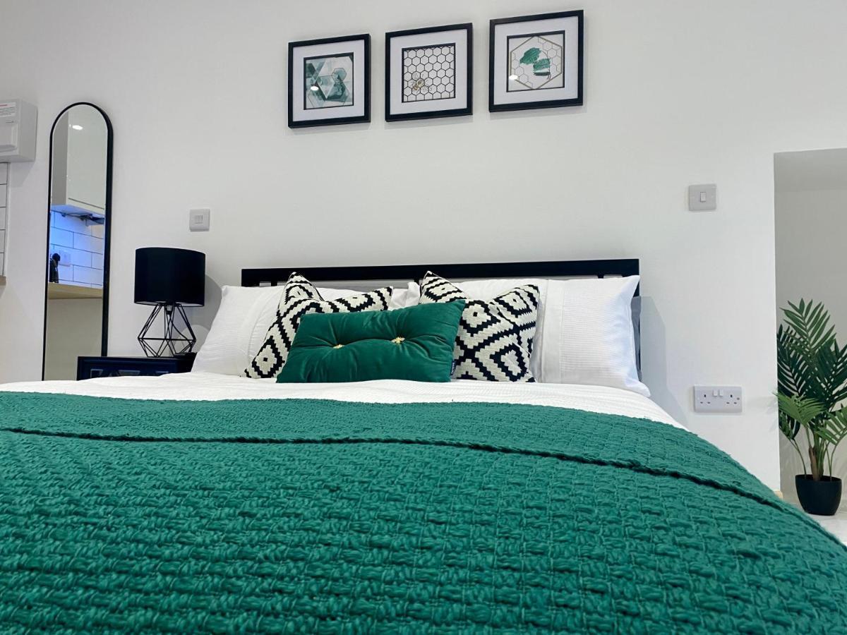 Stylish Studio Apartment In Centre Of St Clears Εξωτερικό φωτογραφία
