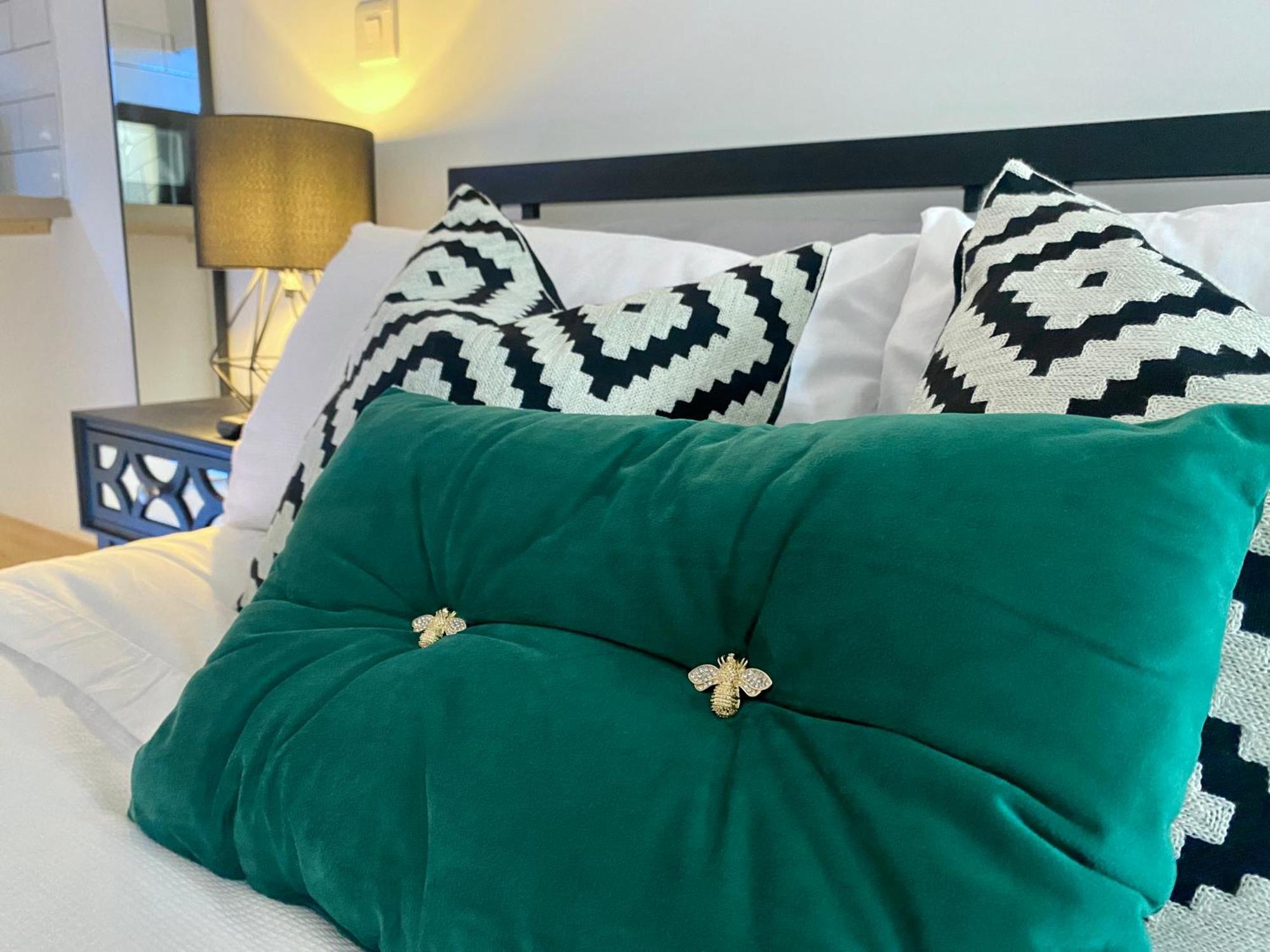 Stylish Studio Apartment In Centre Of St Clears Εξωτερικό φωτογραφία